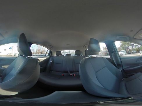 Used 2025 Toyota Prius LE image 40