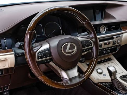 Used 2016 Lexus ES 350 w/ Luxury Package w/Wood Trim FWD image 19