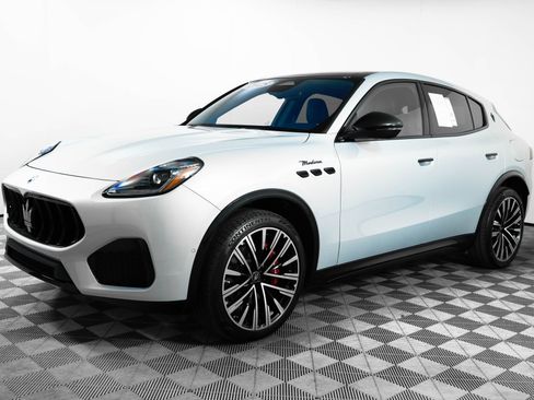 Used 2025 Maserati Grecale Modena image 3