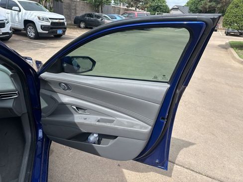 Used 2022 Hyundai Elantra SEL w/ Convenience + Premium Package FWD image 24