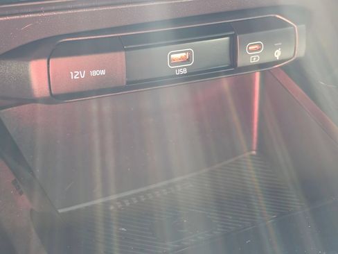 Certified 2023 Kia Niro Wind w/ Wind Preserve Package FWD image 21