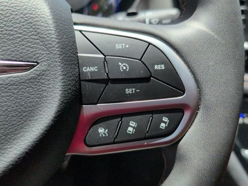 Used 2026 Chrysler Pacifica Pinnacle FWD image 19