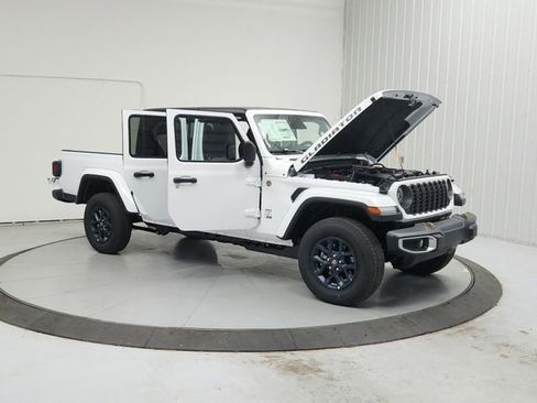 New 2026 Jeep Gladiator Mojave AWD/4WD image 9
