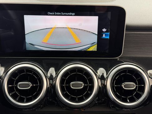 Used 2020 Mercedes-Benz GLB 250 GLB 250 w/ Premium Package image 29