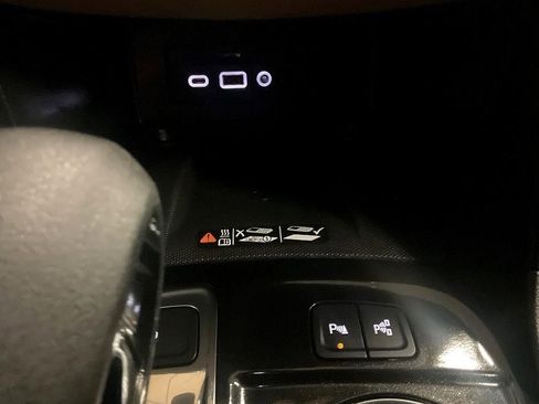 Used 2023 Chevrolet Equinox Premier image 22