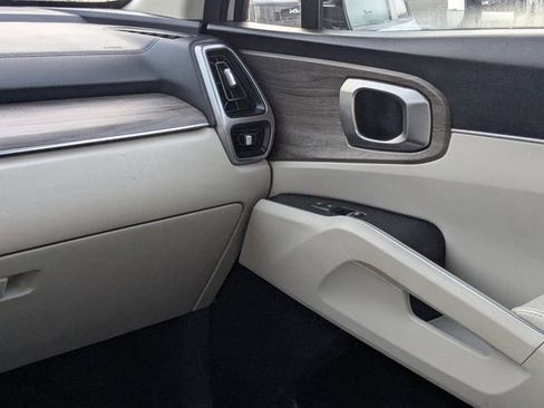 Used 2022 Kia Sorento EX image 16