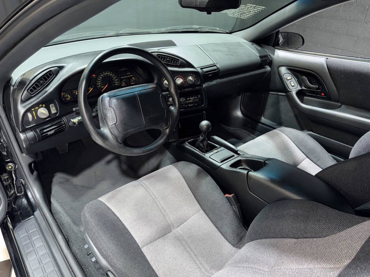Used 1993 Chevrolet Camaro Z28 RWD image 2