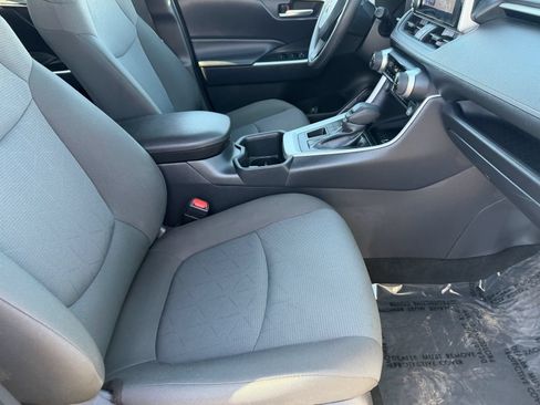 Used 2025 Toyota RAV4 XLE AWD/4WD image 14