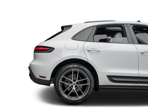 Used 2025 Porsche Macan AWD/4WD image 27