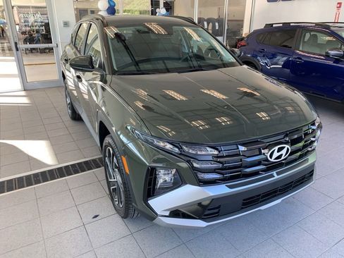 Used 2018 Toyota RAV4 LE w/ All Weather Liner Package AWD/4WD image 17