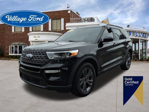 Certified 2023 Ford Explorer XLT w/ Equipment Group 202A AWD/4WD image 1