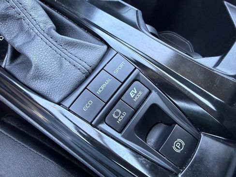 Used 2025 Toyota Camry LE FWD image 19