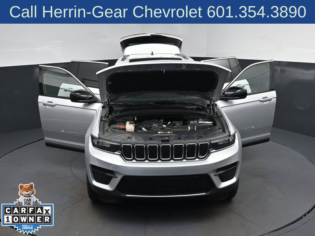 Used 2025 Jeep Grand Cherokee Laredo X w/ Luxury Tech Group I RWD image 52