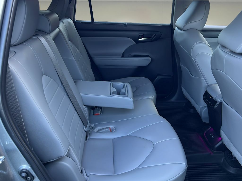 Certified 2026 Toyota Highlander XLE AWD/4WD image 17