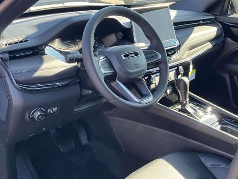 New 2026 Jeep Compass Latitude image 9