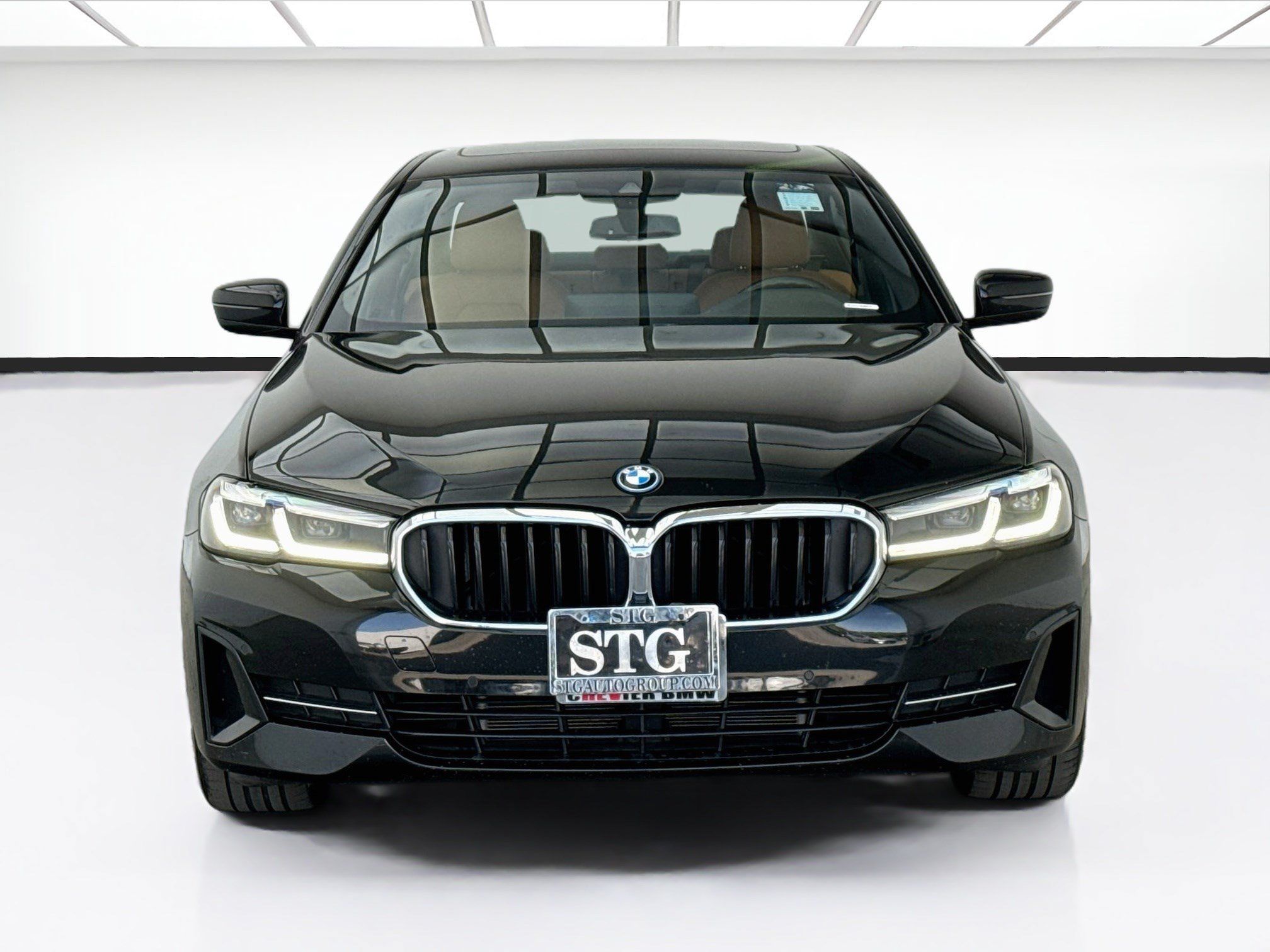 Used 2023 BMW 530e w/ Convenience Package RWD image 2