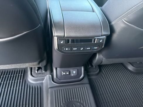 Certified 2024 Toyota Highlander Platinum AWD/4WD image 23