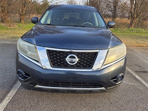 Used 2014 Nissan Pathfinder S image 2