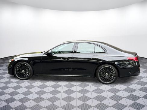 Used 2024 Mercedes-Benz E 350 4MATIC Sedan image 2