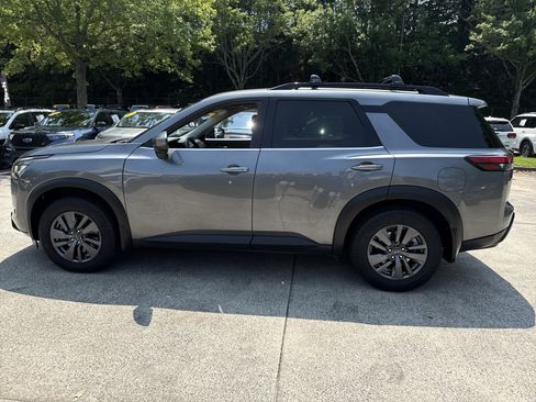 Used 2022 Nissan Pathfinder SV FWD image 4