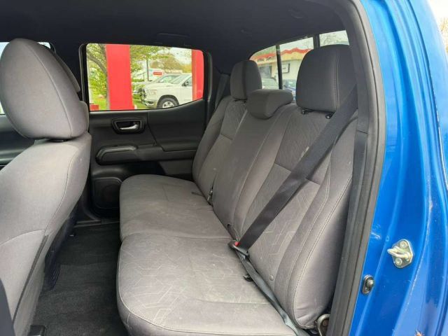 Used 2016 Toyota Tacoma TRD Sport w/ Towing Package RWD image 11