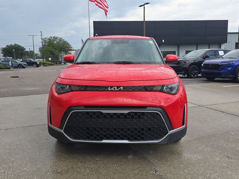 Used 2025 Kia Soul LX FWD image 3