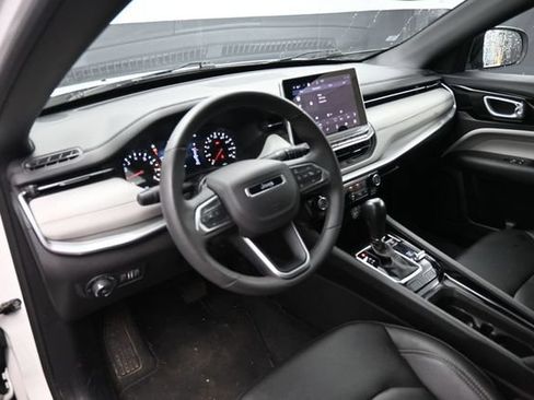 Used 2025 Jeep Compass Limited AWD/4WD image 13