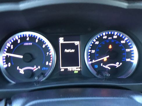 Used 2019 Toyota Highlander Plus image 17