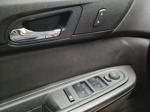 Used 2017 Chevrolet Traverse LT w/ Style and Technology Package FWD image 27
