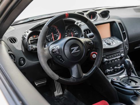Used 2020 Nissan 370Z NISMO RWD image 17