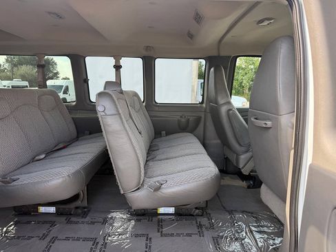 Used 2007 GMC Savana 3500 Extended Passenger w/ LT Preferred Equipment Group RWD image 21