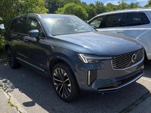 Used 2025 Volvo XC90 B5 Ultra AWD/4WD image 2
