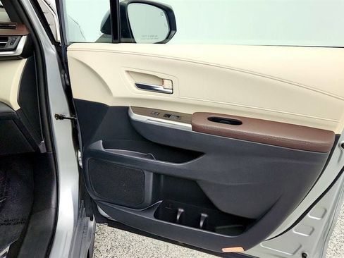 Used 2021 Toyota Sienna Platinum FWD image 28