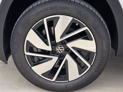 New 2026 Volkswagen Atlas SE FWD image 9