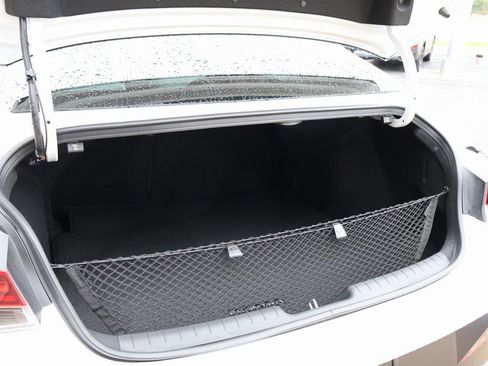 New 2025 Hyundai Elantra Limited image 16