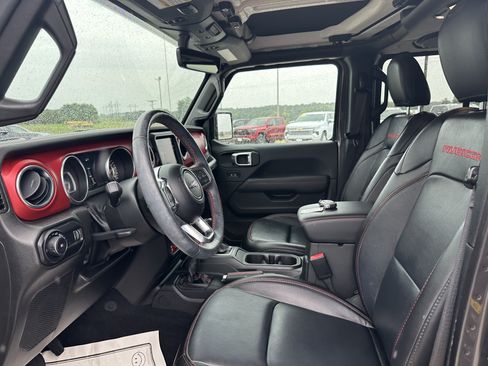 Used 2023 Jeep Wrangler Unlimited Rubicon w/ Cold Weather Group AWD/4WD image 13