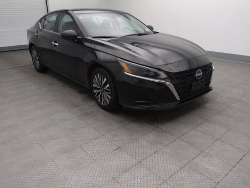 Used 2024 Nissan Altima 2.5 SV image 13