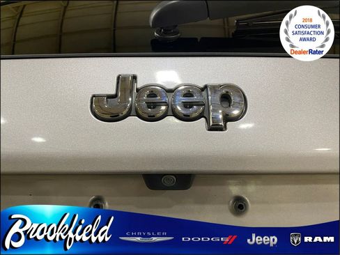 Used 2019 Jeep Cherokee Latitude Plus w/ Cold Weather Group AWD/4WD image 13