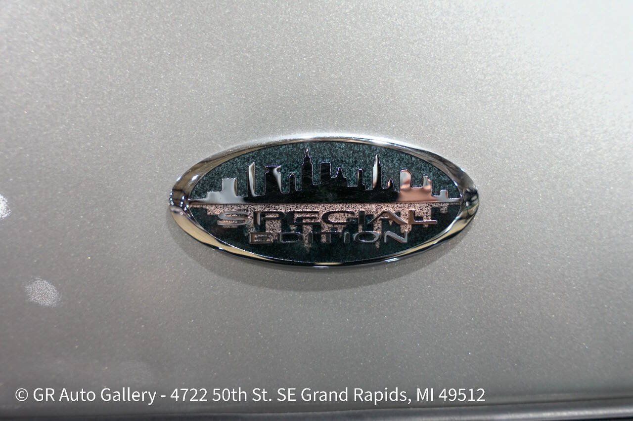 Used 2005 Buick Park Avenue Ultra FWD image 22