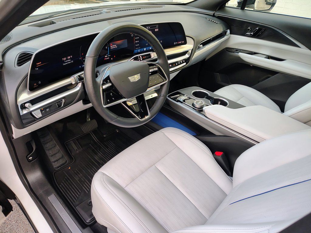 Used 2024 Cadillac Lyriq Luxury AWD/4WD image 22