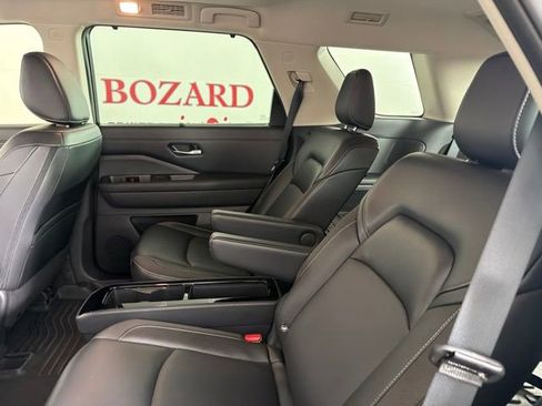 Used 2024 Nissan Pathfinder SL w/ SL Premium Package FWD image 13