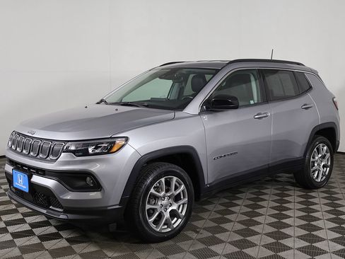 Used 2022 Jeep Compass Latitude AWD/4WD image 8