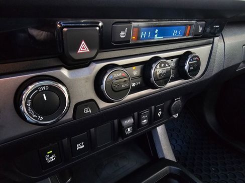 Used 2018 Toyota Tacoma TRD Sport image 29