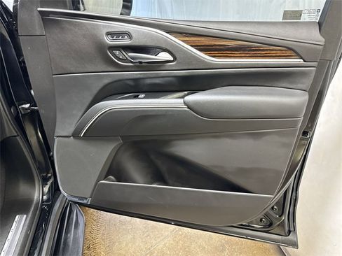 Used 2022 Cadillac Escalade Premium Luxury image 34