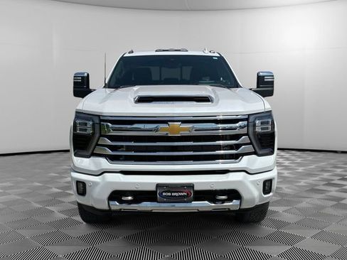 Used 2024 Chevrolet Silverado 2500 High Country w/ High Country Premium Package AWD/4WD image 3