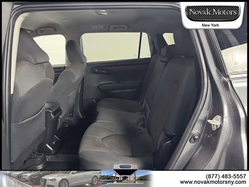 Used 2022 Toyota Highlander L image 11