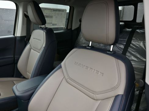 New 2025 Ford Maverick Lariat w/ 4K Tow Package image 18