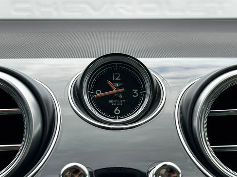 Used 2017 Bentley Bentayga image 41