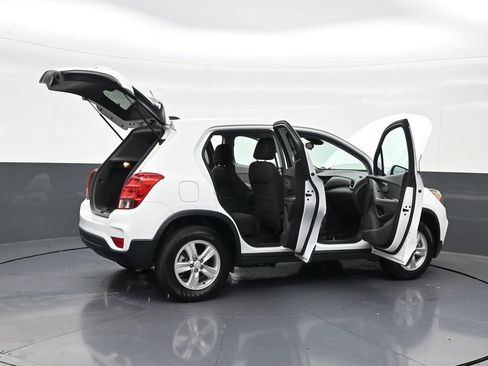 Used 2022 Chevrolet Trax LS w/ Tint and Cruise Package AWD/4WD image 33
