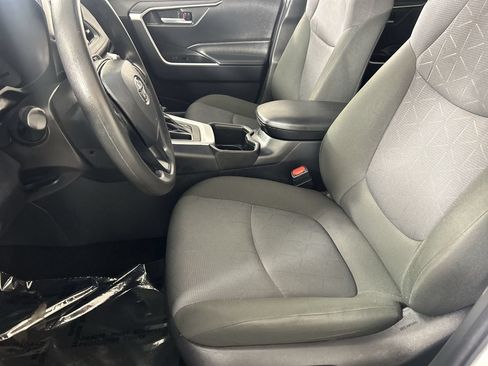 Used 2025 Toyota RAV4 XLE FWD image 21